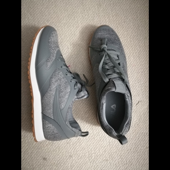 NWT Fila Women's everything Sneaker - Picture 1 of 8